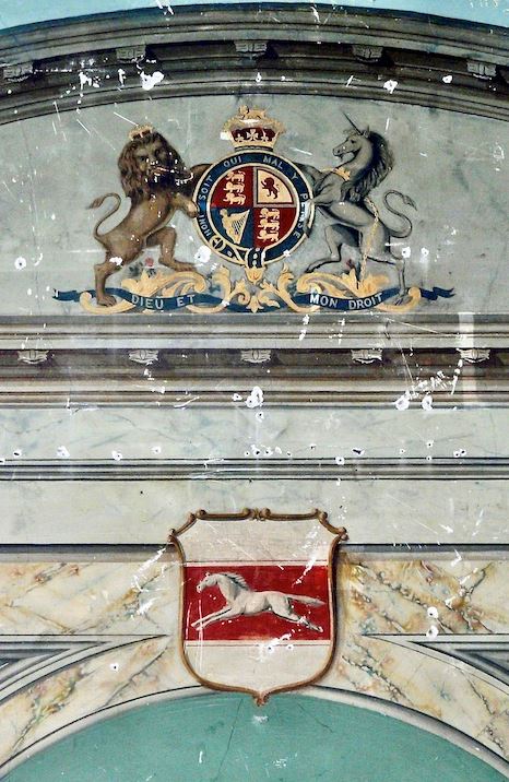 A colour photograph of a coat of arms with a lion and unicorn, and the words,”Dieu et mon droit.”
