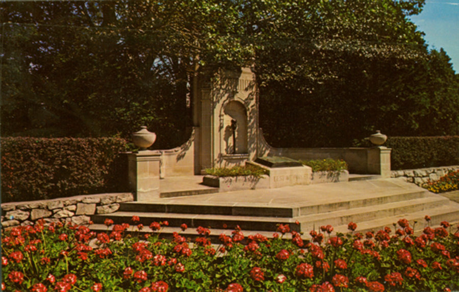 1970 Postcard - McCrae Garden