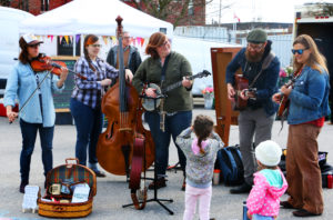 Musicians playing live to a group of people at Guelph Farmers' Market