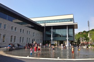 Market Square splash pad in front of the current City Hall, showing people wading in the water