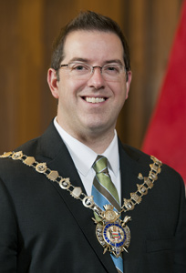Mayor Guthrie wearing the Chain of Office